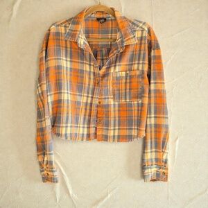 Rue 21 Button Up Cropped Flannel Blue Orange Plaid Frayed Hem Women’s Size M
